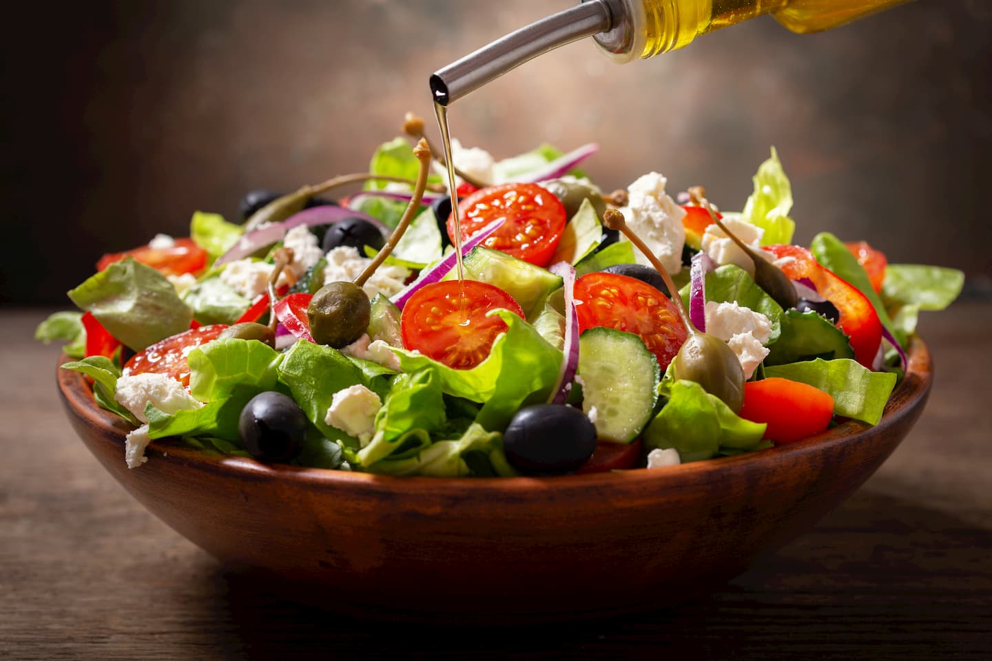 Salat mit frischem Olivenöl